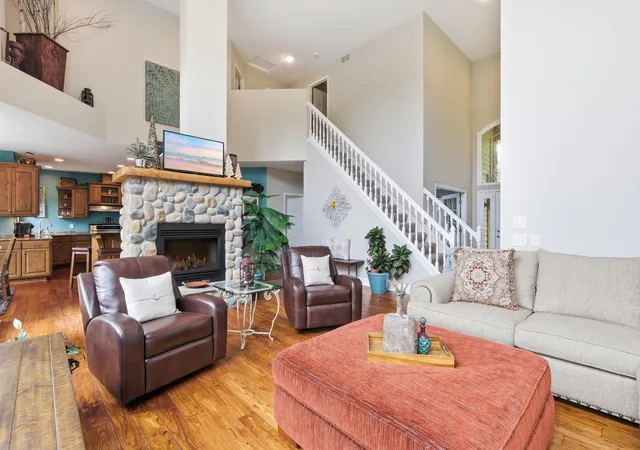 Photo 3 of Single family home for sale at 4741 S Lake Sarah Dr, Maple Plain, MN 55359 | MLS# 7142246 | Listing updated on 2026-09-20