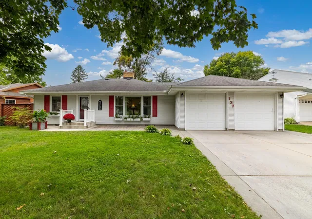 Photo 1 of Single family home for sale at 137 N Morningside Dr, Le Sueur, MN 56058 | MLS# 7142262 | Listing updated on 2026-10-23