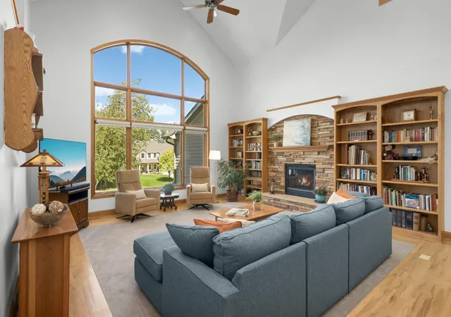 Photo 4 of Single family home for sale at 1085 Parkview Ln, Victoria, MN 55386 | MLS# 7142278 | Listing updated on 2026-09-19