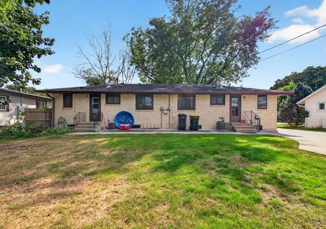 Listing Photo 5 - Condo for sale in building located at 849 11 1/2nd St SW, Rochester, MN 55902