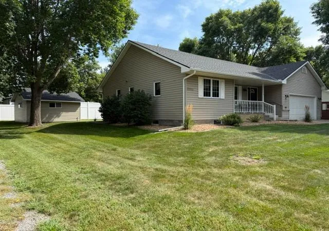 Photo 2 of Single family home for sale at 714 E Crescent Ln, Litchfield, MN 55355 | MLS# 7142283 | Listing updated on 2026-09-15