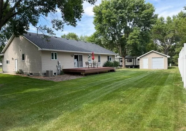 Photo 3 of Single family home for sale at 714 E Crescent Ln, Litchfield, MN 55355 | MLS# 7142283 | Listing updated on 2026-09-15