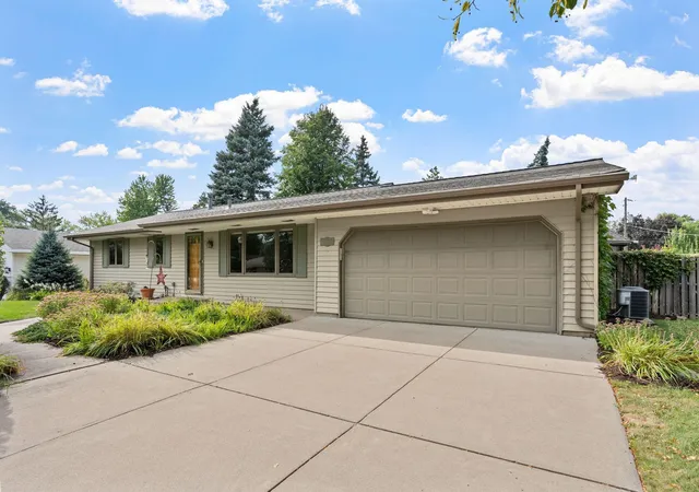 Photo 1 of Sale Pending at 11700 Galtier Dr, Burnsville, MN 55337 | MLS# 7142295 | Listing updated on 2026-09-24