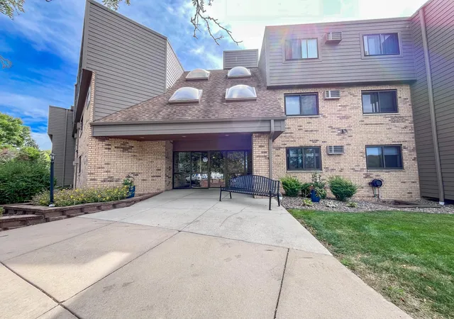Photo 2 of Condo for sale at 1000 41st Avenue Ne #316, Minneapolis, MN 55421 | MLS# 7142298 | Listing updated on 2026-09-18