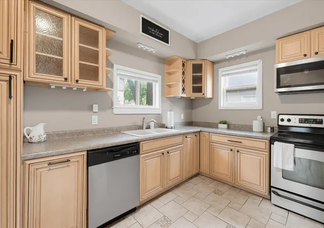 Photo 3 of Single family home for sale at 558 Concord St, Saint Paul, MN 55107 | MLS# 7142300 | Listing updated on 2026-09-24