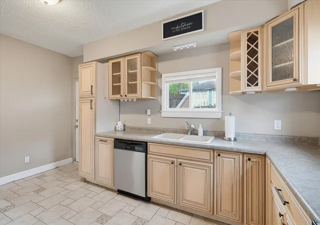 Photo 3 of Single family home for sale at 558 Concord St, Saint Paul, MN 55107 | MLS# 7142300 | Listing updated on 2026-09-24