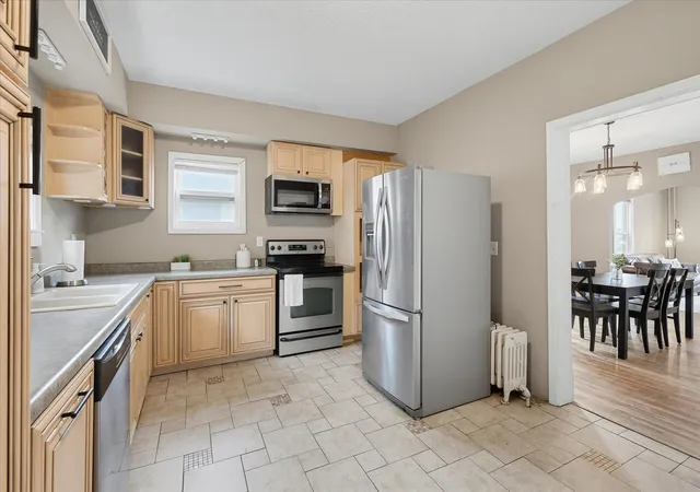 Photo 4 of Single family home for sale at 558 Concord St, Saint Paul, MN 55107 | MLS# 7142300 | Listing updated on 2026-09-24