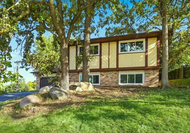 Photo 2 of Single family home for sale at 8481 134th Street Ct, Saint Paul, MN 55124 | MLS# 7142329 | Listing updated on 2026-10-08