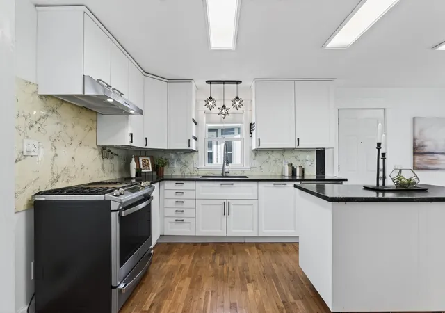 Photo 4 of Sale Pending at 2114 Queen Ave N, Minneapolis, MN 55411 | MLS# 7142334 | Listing updated on 2026-10-19