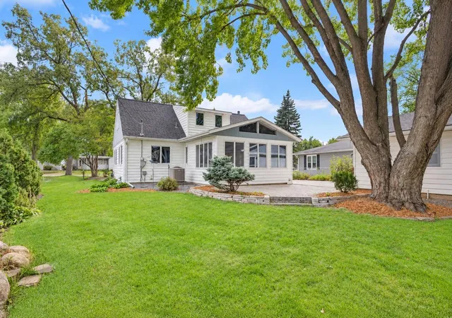Photo 4 of Single family home for sale at 404 15th Street W, Hastings, MN 55033 | MLS# 7142347 | Listing updated on 2026-09-18