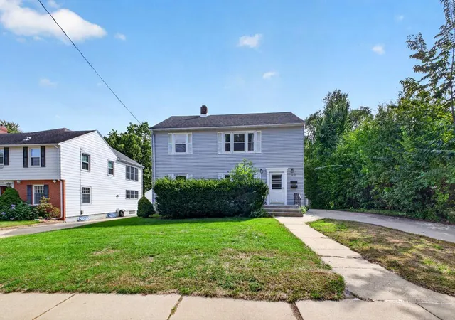 Photo 2 of Multi family home for sale at 812 11th Street Sw, Rochester, MN 55902 | MLS# 7142363 | Listing updated on 2026-09-29