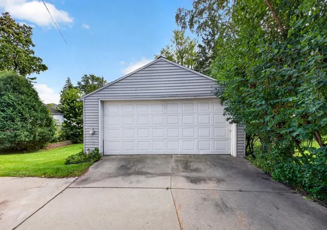 Listing Photo 5 - Condo for sale in building located at 812 11th St SW, Rochester, MN 55902