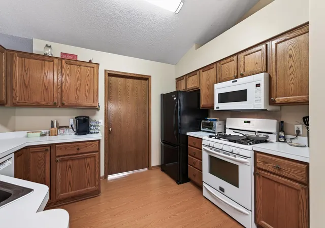 Photo 4 of Single family home for sale at 7577 Ojibway Park Ct, Saint Paul, MN 55125 | MLS# 7142367 | Listing updated on 2026-09-12