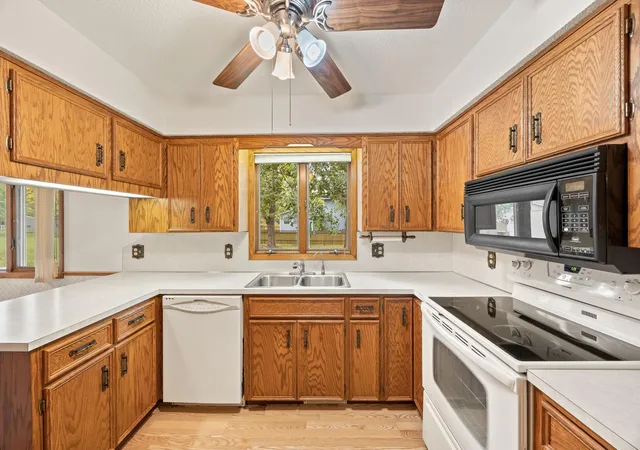 Photo 3 of Single family home for sale at 318 Stoney Point Rd Sw, Hutchinson, MN 55350 | MLS# 7142381 | Listing updated on 2026-09-24