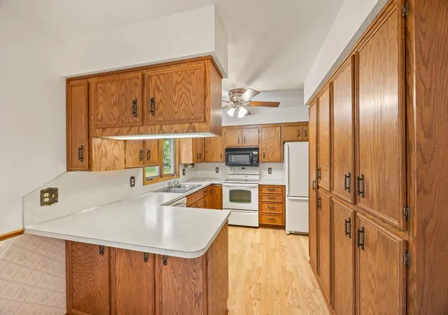 Photo 3 of Single family home for sale at 318 Stoney Point Rd SW, Hutchinson, MN 55350 | MLS# 7142381 | Listing updated on 2026-09-24