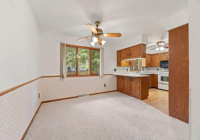 Photo 4 of Single family home for sale at 318 Stoney Point Rd SW, Hutchinson, MN 55350 | MLS# 7142381 | Listing updated on 2026-09-24