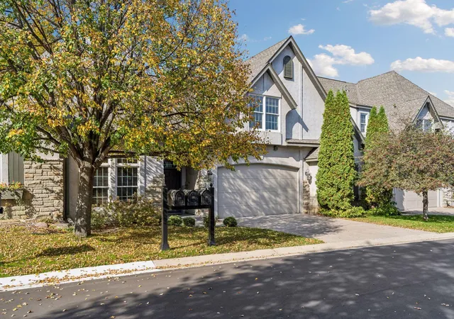 Photo 3 of Single family home for sale at 189 Stonebridge Ct, Saint Paul, MN 55118 | MLS# 7142382 | Listing updated on 2026-10-22