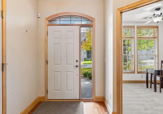 Photo 4 of Single family home for sale at 189 Stonebridge Ct, Saint Paul, MN 55118 | MLS# 7142382 | Listing updated on 2026-10-22