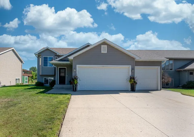 Photo 2 of Single family home for sale at 109 Pinehurst Dr, Mankato, MN 56001 | MLS# 7142390 | Listing updated on 2026-09-12