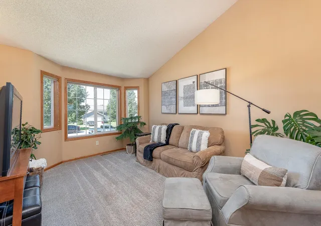 Photo 3 of Single family home for sale at 109 Pinehurst Dr, Mankato, MN 56001 | MLS# 7142390 | Listing updated on 2026-09-12