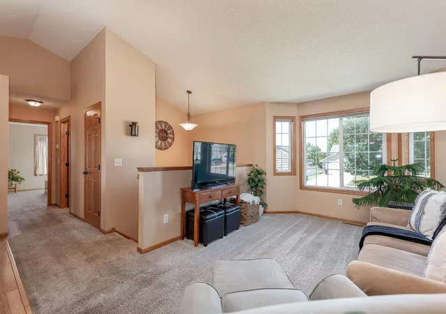 Photo 4 of Single family home for sale at 109 Pinehurst Dr, Mankato, MN 56001 | MLS# 7142390 | Listing updated on 2026-09-12