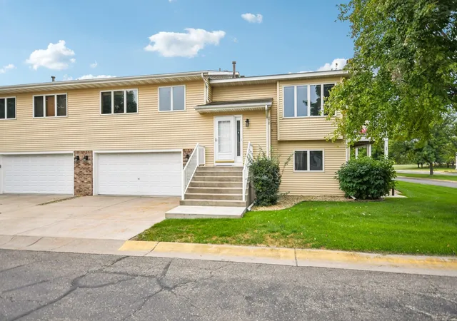 Photo 2 of Single family home for sale at 178 Sieben Crst Ln, Hastings, MN 55033 | MLS# 7142391 | Listing updated on 2026-09-17