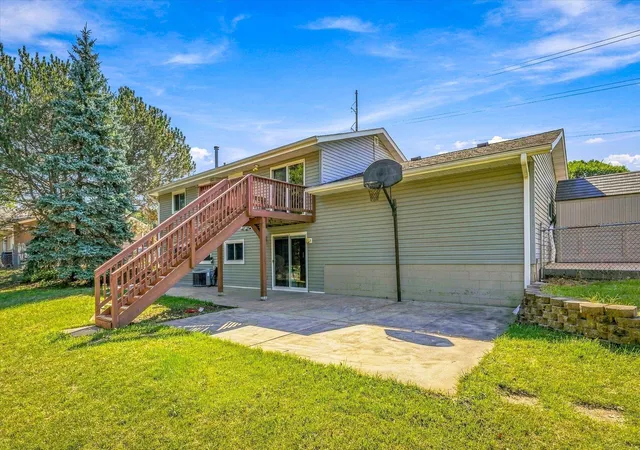 Photo 3 of Single family home for sale at 1721 Deerwood Dr, Saint Paul, MN 55122 | MLS# 7142395 | Listing updated on 2026-10-20
