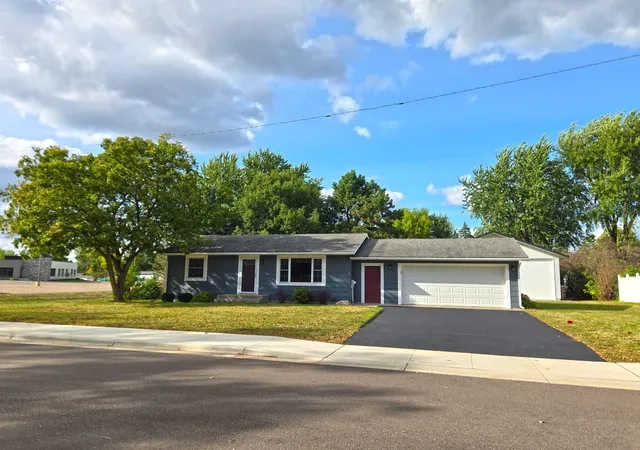 Photo 1 of Single family home for sale at 310 Highland St W, Annandale, MN 55302 | MLS# 7142402 | Listing updated on 2026-09-22