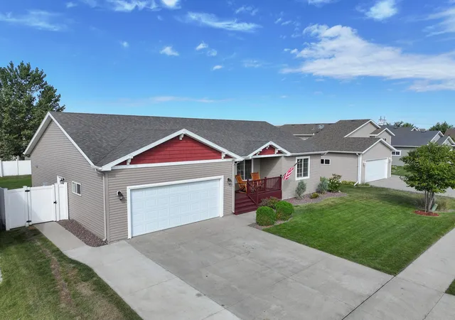 Photo 2 of Single family home for sale at 4723 51st Street S, Fargo, ND 58104 | MLS# 7142406 | Listing updated on 2026-09-30