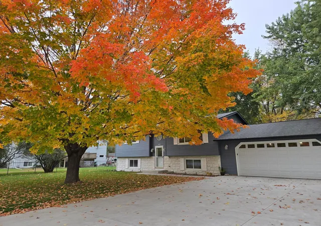 Photo 1 of Single family home for sale at 880 5th Street N, Dassel, MN 55325 | MLS# 7142415 | Listing updated on 2026-10-17