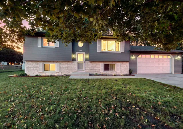 Photo 3 of Single family home for sale at 880 5th Street N, Dassel, MN 55325 | MLS# 7142415 | Listing updated on 2026-10-17