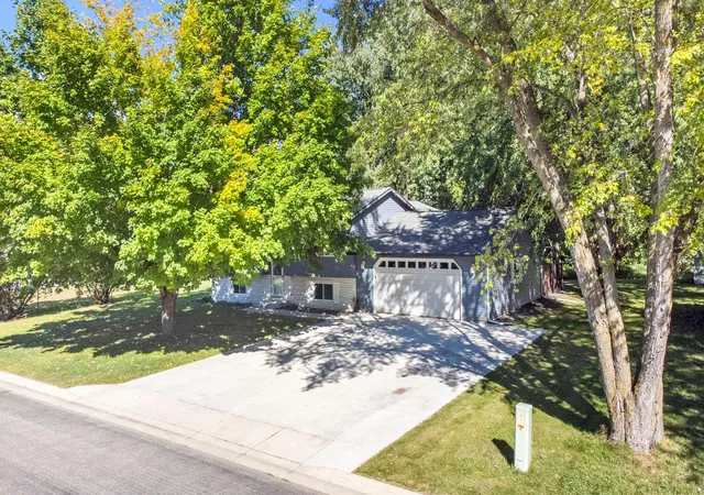 Photo 3 of Single family home for sale at 880 5th Street N, Dassel, MN 55325 | MLS# 7142415 | Listing updated on 2026-10-17