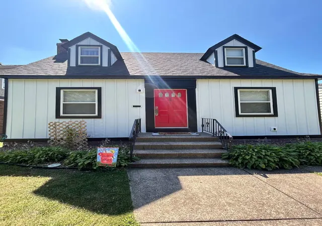 Single family home for sale at 966 Eleanor Ave, Saint Paul, MN 55102 | MLS# 7142433