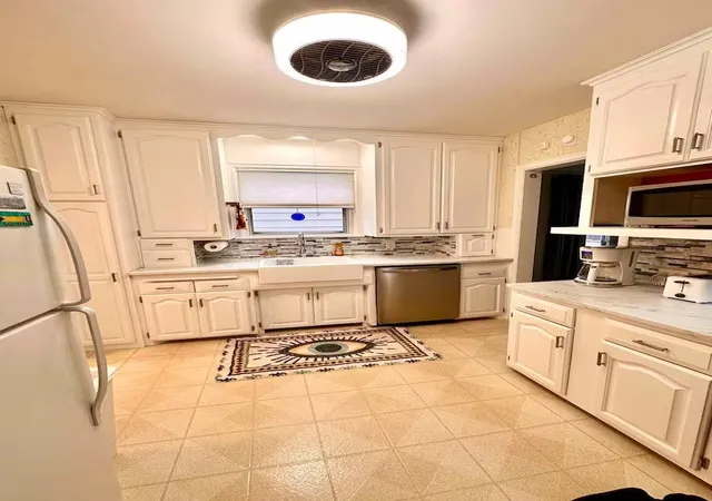 Photo 3 of Single family home for sale at 966 Eleanor Ave, Saint Paul, MN 55102 | MLS# 7142433 | Listing updated on 2026-09-15