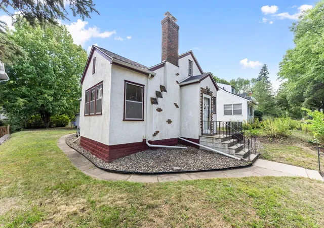 Photo 3 of Single family home for sale at 1226 Jefferson Ave, Saint Paul, MN 55105 | MLS# 7142435 | Listing updated on 2026-09-12
