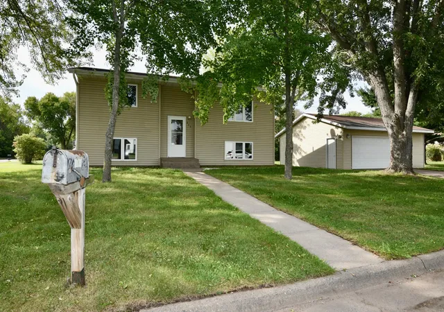 Photo 2 of Sale Pending at 215 7th Street Ne, Milaca, MN 56353 | MLS# 7142468 | Listing updated on 2026-09-28