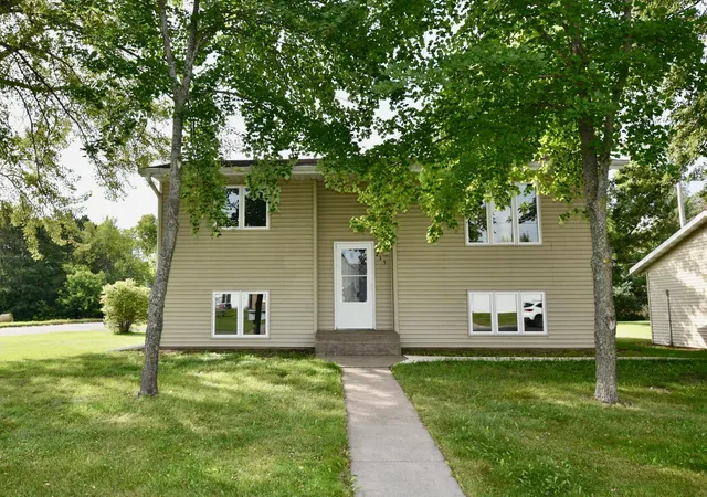 Photo 4 of Sale Pending at 215 7th Street NE, Milaca, MN 56353 | MLS# 7142468 | Listing updated on 2026-09-28