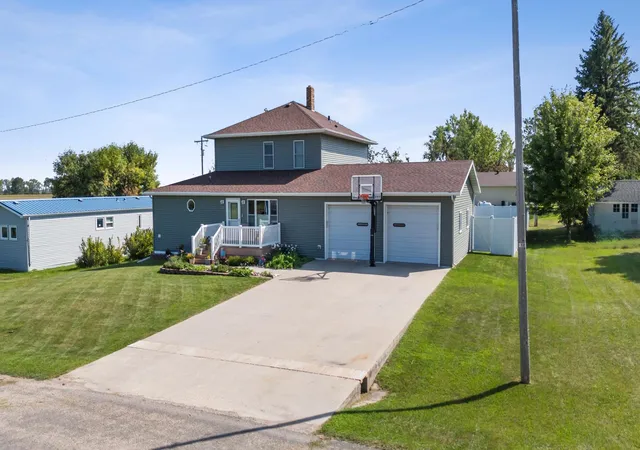 Photo 1 of Single family home for sale at 332 3rd Avenue E, Hunter, ND 58048 | MLS# 7142469 | Listing updated on 2026-09-30