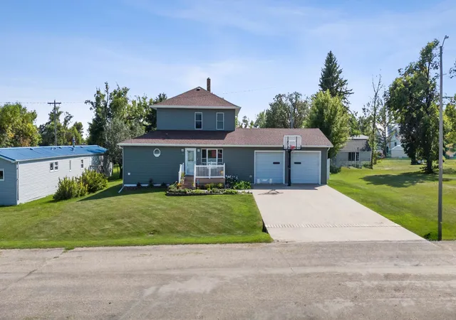 Photo 2 of Single family home for sale at 332 3rd Avenue E, Hunter, ND 58048 | MLS# 7142469 | Listing updated on 2026-09-30
