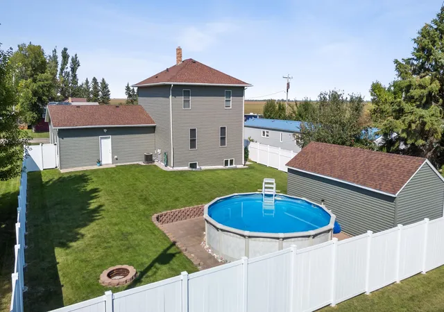 Photo 4 of Single family home for sale at 332 3rd Avenue E, Hunter, ND 58048 | MLS# 7142469 | Listing updated on 2026-09-30