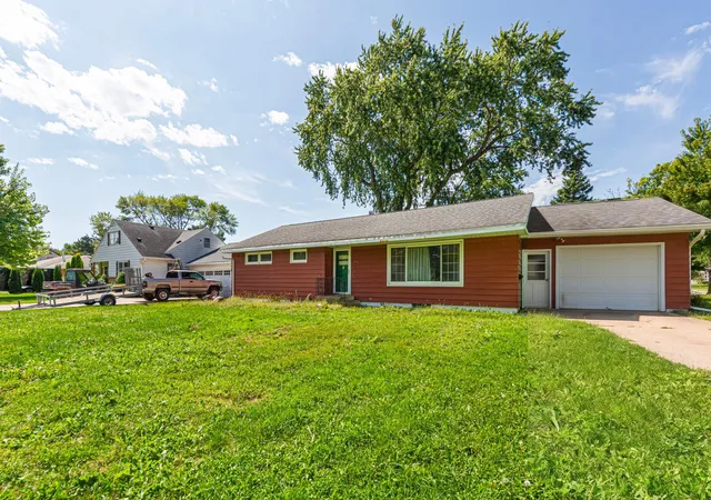 Photo 3 of Single family home for sale at 366 N Waterville Ave, Le Center, MN 56057 | MLS# 7142478 | Listing updated on 2026-09-12