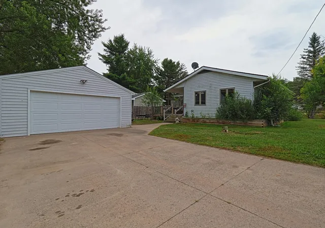 Photo 3 of Single family home for sale at 8503 Fawn Lake Dr NE, Stacy, MN 55079 | MLS# 7142479 | Listing updated on 2026-09-12