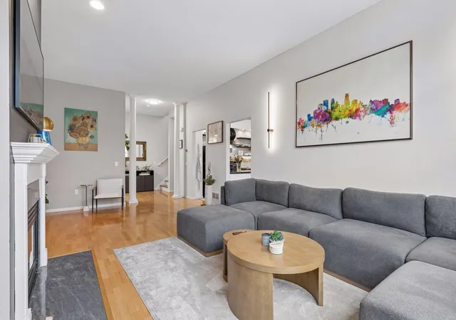 Photo 3 of Single family home for sale at 724 E 25th Street, Minneapolis, MN 55404 | MLS# 7142491 | Listing updated on 2026-09-15
