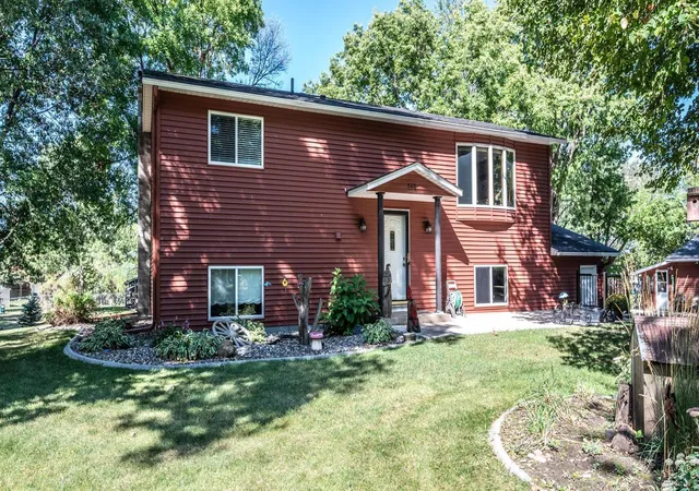 Photo 3 of Single family home for sale at 340 31st Street E, Hastings, MN 55033 | MLS# 7142497 | Listing updated on 2026-10-07