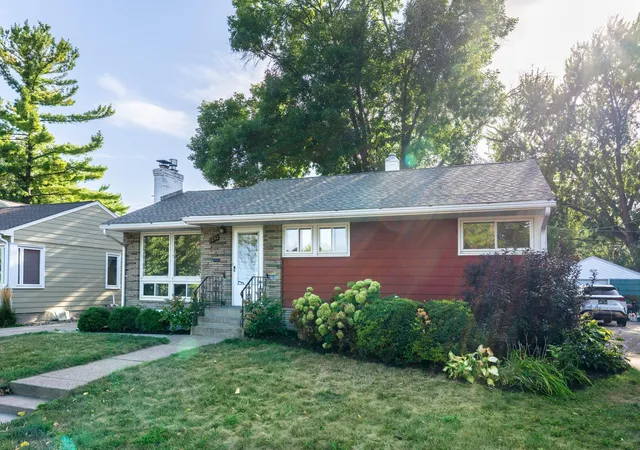 Photo 2 of Single family home for sale at 1253 Saint Paul Ave, Saint Paul, MN 55116 | MLS# 7142501 | Listing updated on 2026-09-16