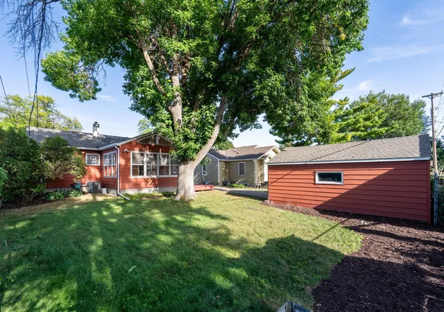 Photo 3 of Single family home for sale at 1253 Saint Paul Ave, Saint Paul, MN 55116 | MLS# 7142501 | Listing updated on 2026-09-16
