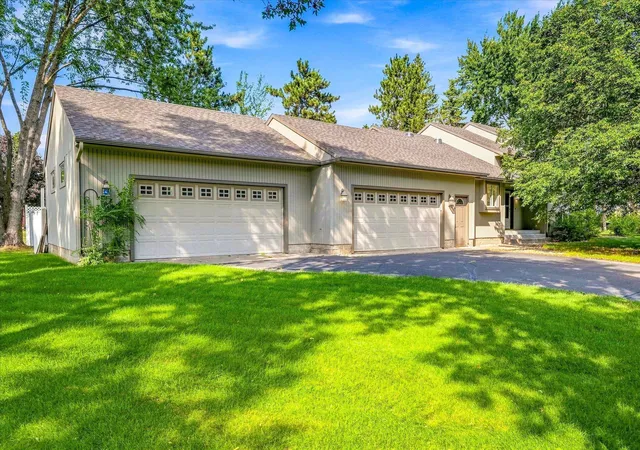 Photo 2 of Single family home for sale at 2608 Edgewood Cir, Saint Cloud, MN 56301 | MLS# 7142518 | Listing updated on 2026-09-15