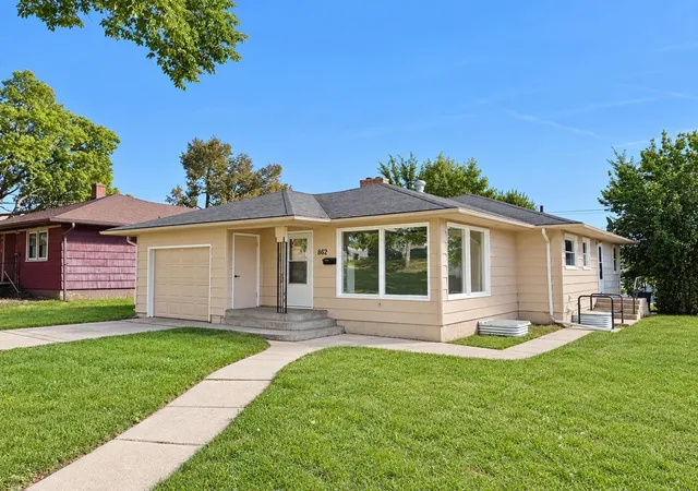 Photo 1 of Single family home for sale at 862 2nd Avenue Nw, Valley City, ND 58072 | MLS# 7142526 | Listing updated on 2026-09-13