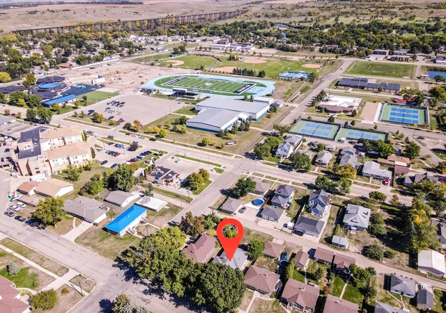 Photo 3 of Single family home for sale at 862 2nd Avenue Nw, Valley City, ND 58072 | MLS# 7142526 | Listing updated on 2026-09-24
