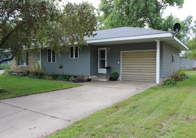 Photo 2 of Single family home for sale at 215 1st Avenue Se, Melrose, MN 56352 | MLS# 7142527 | Listing updated on 2026-10-05